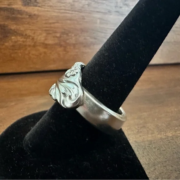Silverware Floral Ring - Picture 4 of 13